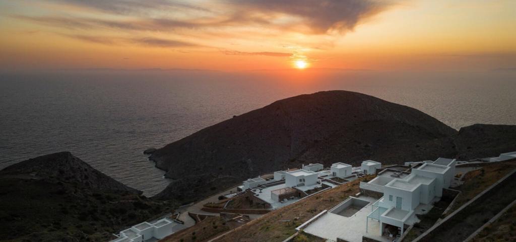 Σε δημοσία διαβούλευση η επένδυση της Divine Property στην Σύρο Σε δημοσία διαβούλευση η επένδυση της Divine Property στην Σύρο